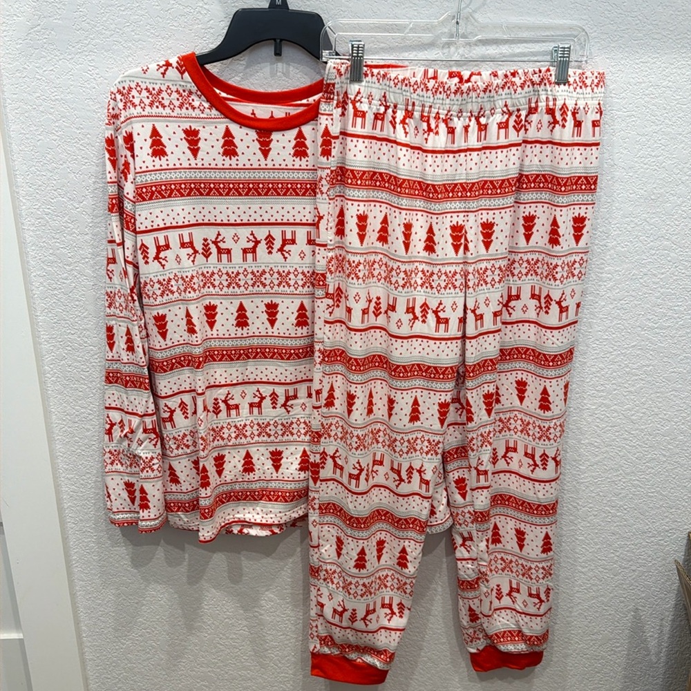 NWOT Christmas Pajamas Men’s (M)